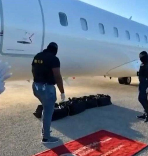 Twelve  Canadians  including  Flight  Crew  and  Cabin crew , who  have  been  detained  in  the  Dominican Republic  are  returning  back  home !
